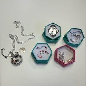 Origami Owl jewellery set